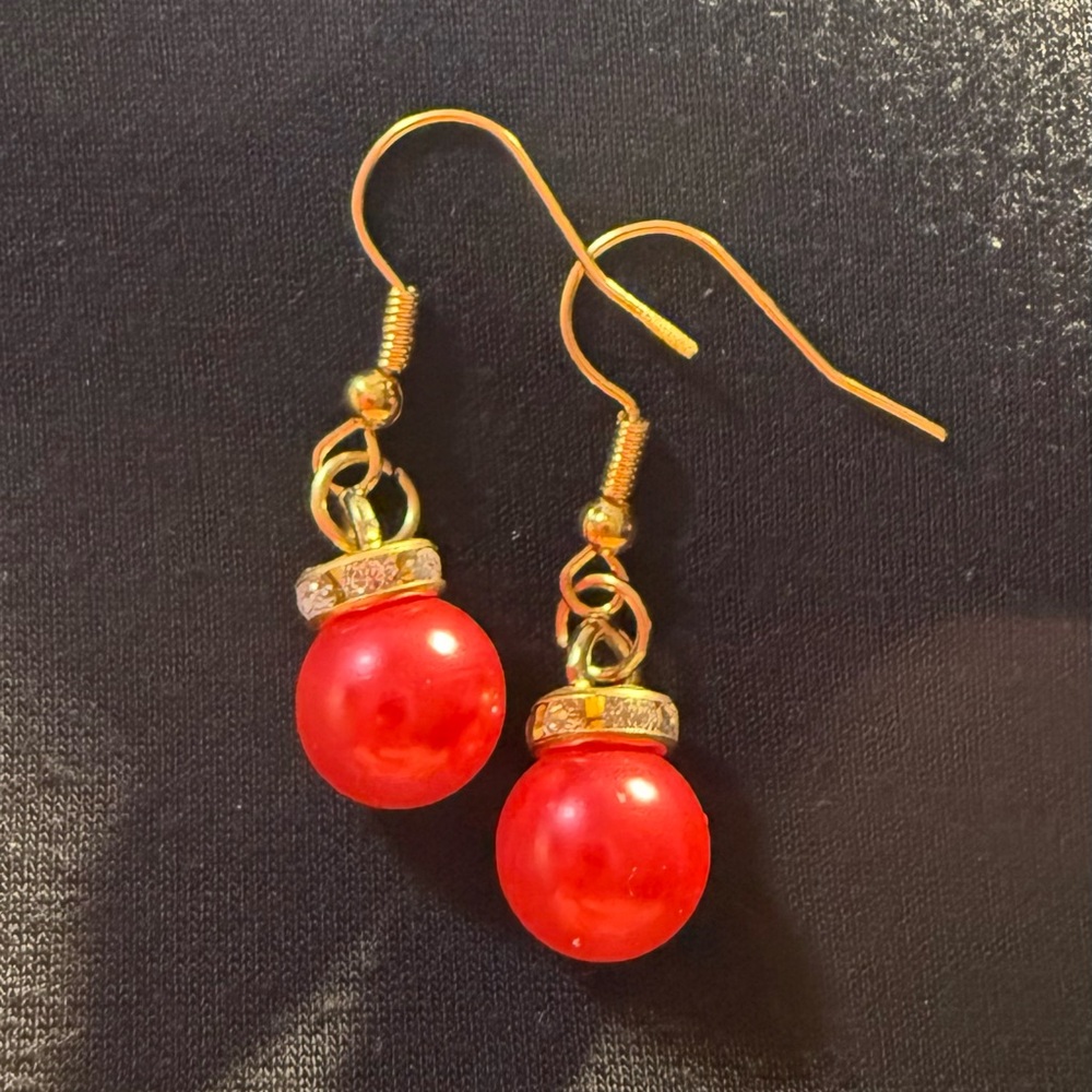 🌹 Elegant Red and Gold Drop Earrings